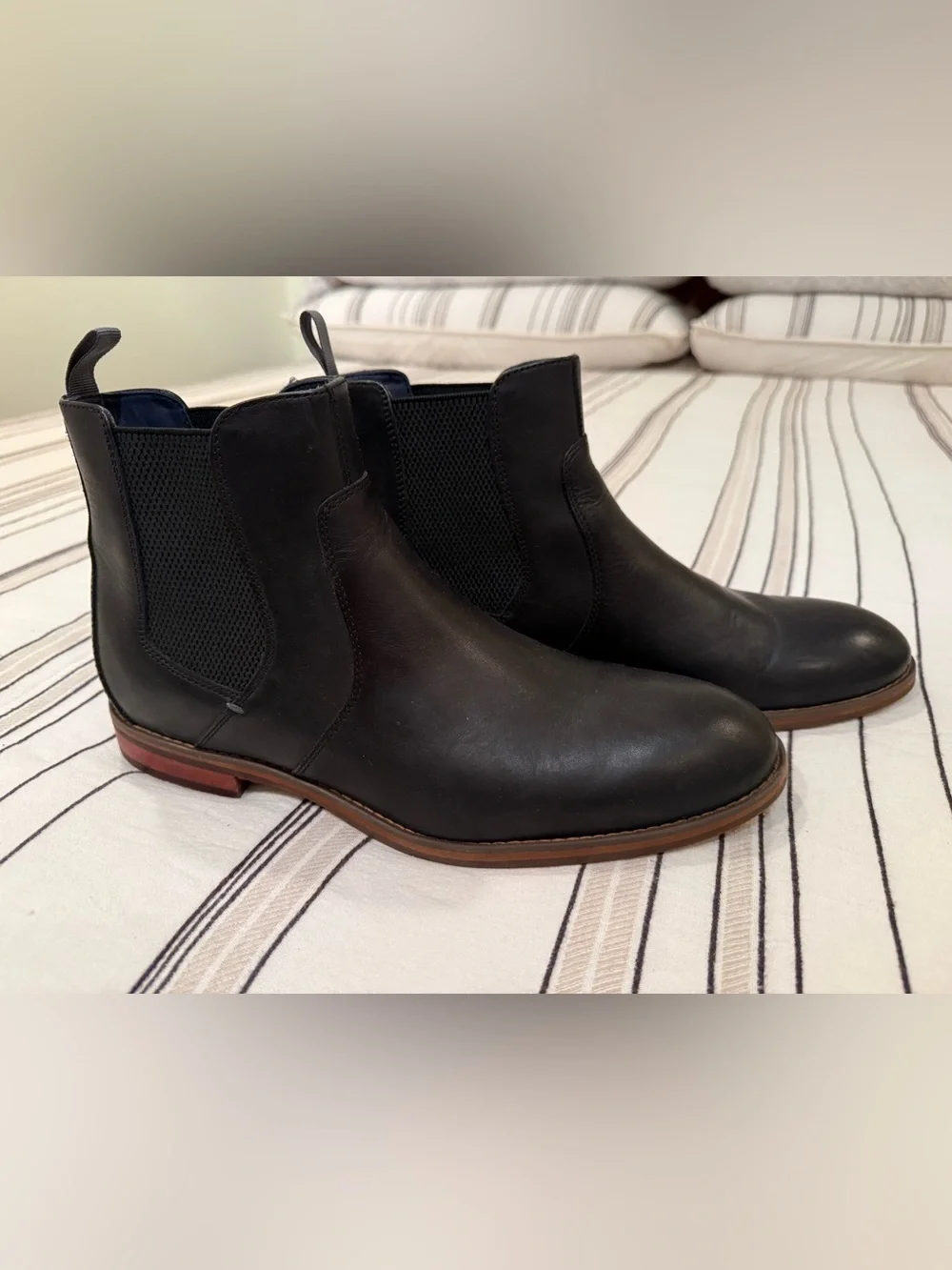 Johnston & Murphy Black Leather Chukka Chelsea Boots